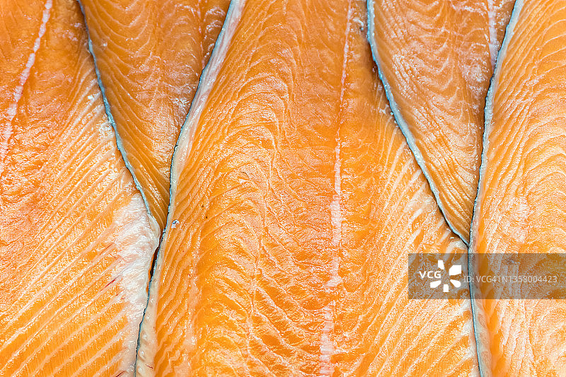 出售的烟熏三文鱼特写图片素材