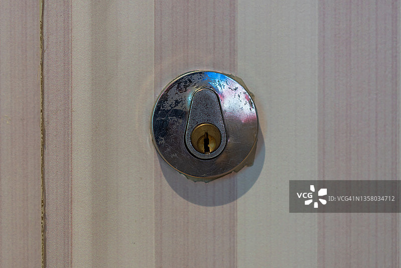 木门上的钥匙孔图片素材
