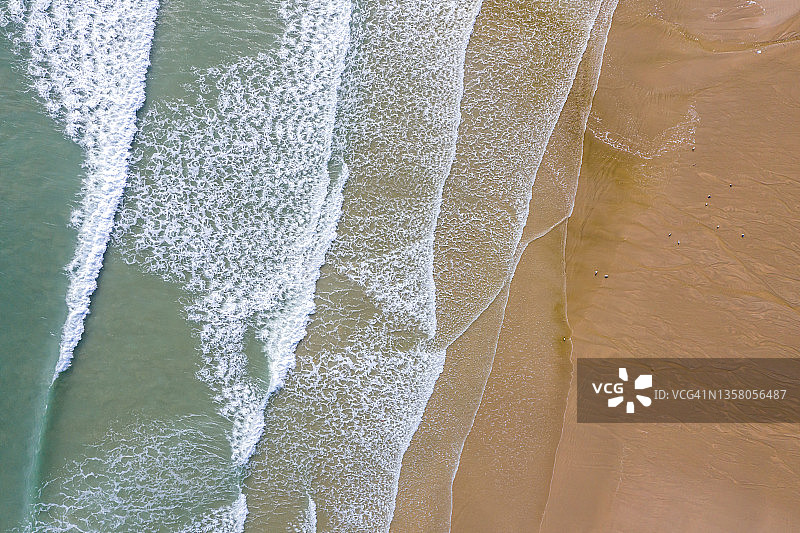 海岸线上涨潮图片素材