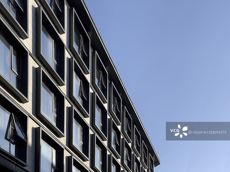 带窗户的现代建筑外立面图片素材