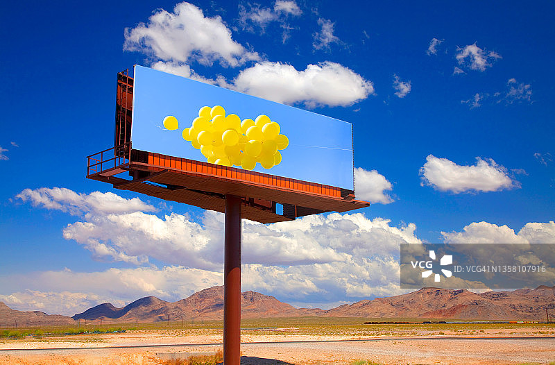 沙漠广告牌上的气球图片素材