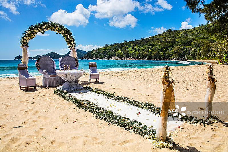 塞舌尔马埃岛塔卡马卡海滩婚礼准备图片素材
