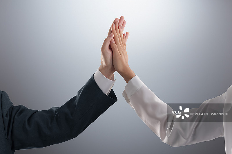 男人，女人，正装，击掌图片素材