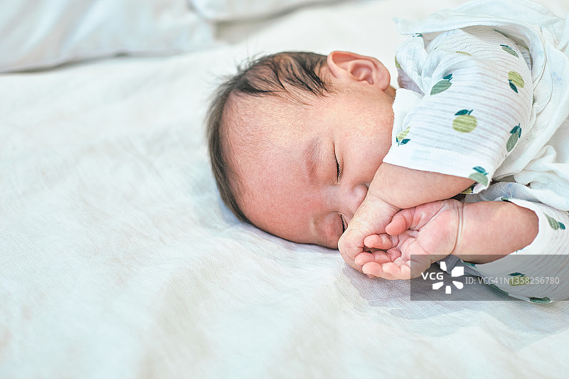 母亲和婴儿图片素材