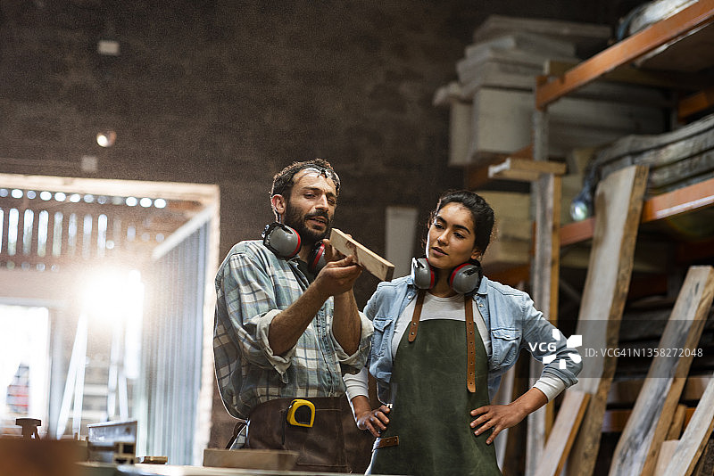 检查木材图片素材