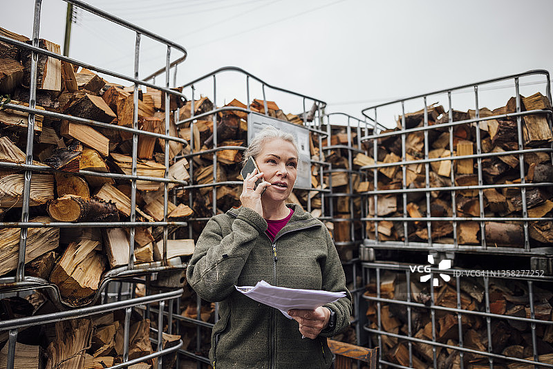 木匠来电询问订单图片素材