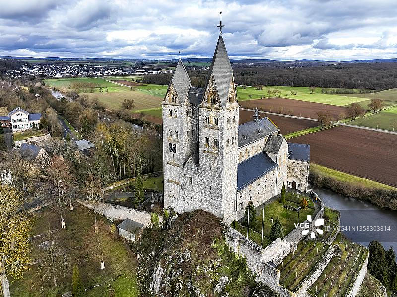德国黑森州兰河畔林堡附近的迪特基兴的圣卢本提乌斯教堂图片素材