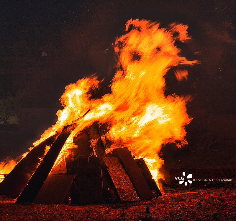 夜晚的篝火图片素材