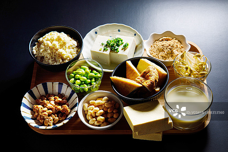 用大豆制成的纯素食品，是日本家庭常用的烹饪食材图片素材