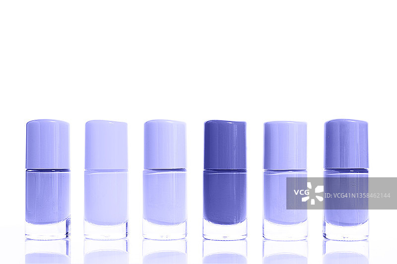 集锦：2022年流行色柔和粉彩色系指甲油：长春花紫图片素材