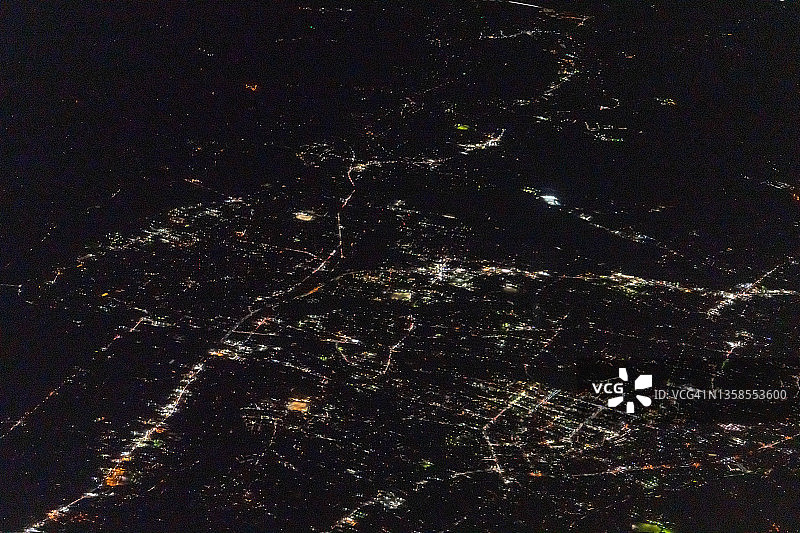 从飞机上俯瞰日本长野县饭田市图片素材