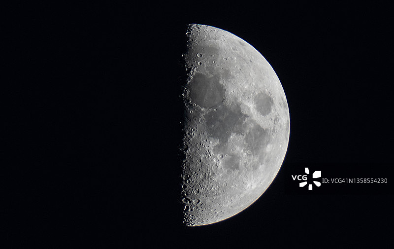 日本兵库县的日落月亮图片素材