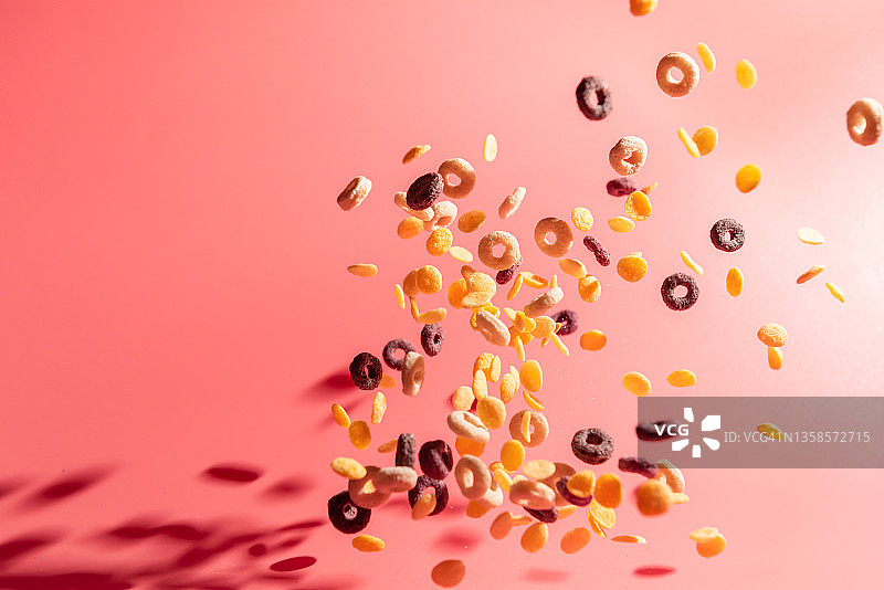 飞溅的玉米片早餐图片素材