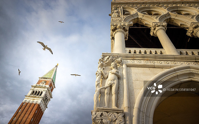 圣马可钟楼和总督宫图片素材