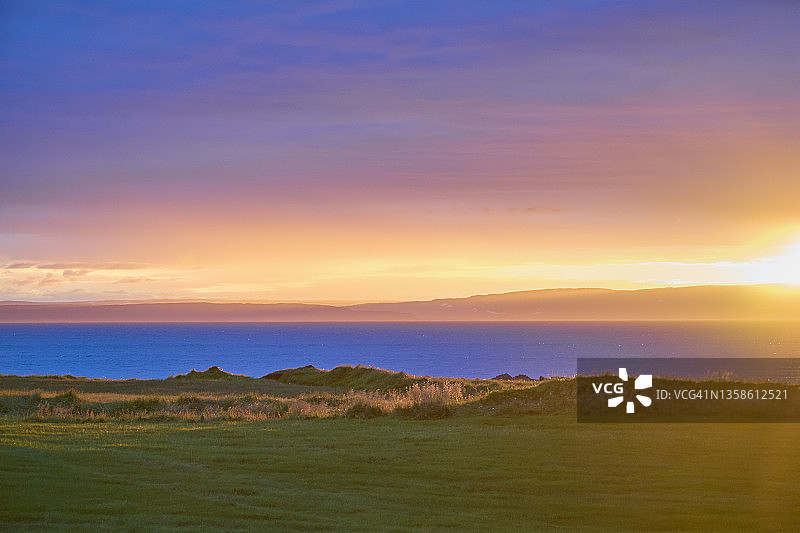 冰岛北部区瓦斯内斯半岛的夏季海岸风光图片素材