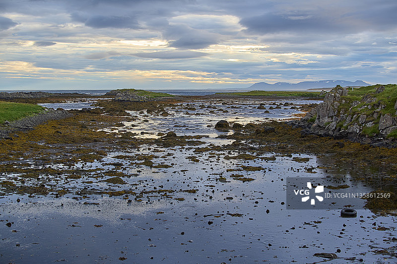 冰岛北部区瓦斯内斯半岛的夏季海岸风光图片素材