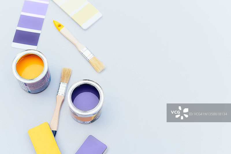 2021年黄色和2022年长春花紫的潮流图片素材