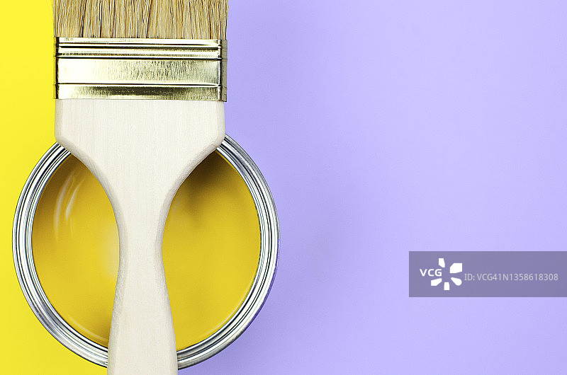 2021年黄色和2022年长春花紫的潮流图片素材