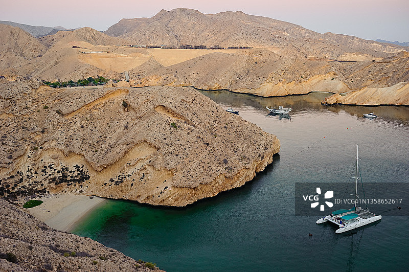 阿曼马斯喀特附近的沙漠海岸线图片素材