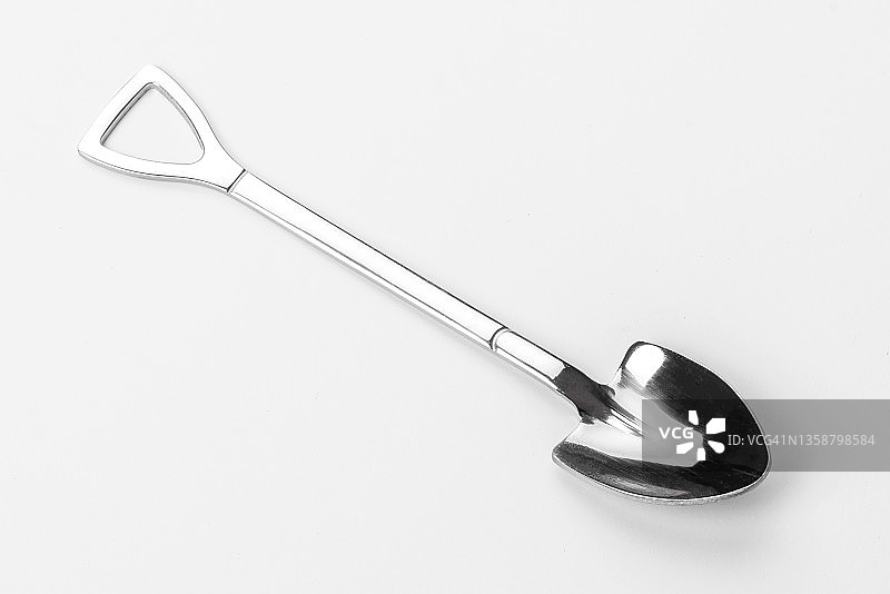 白色背景下的精美茶匙餐具图片素材