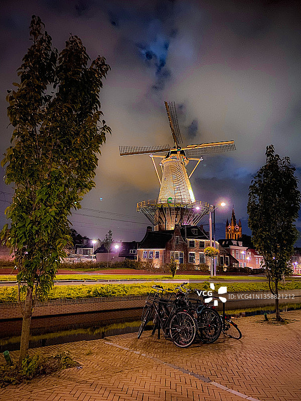 代尔夫特朦胧的夜景图片素材