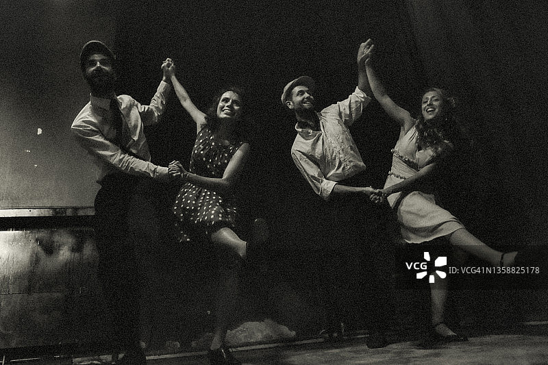 夜店里的舞者图片素材