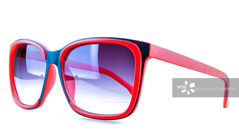 白色背景上的女士偏光太阳镜图片素材