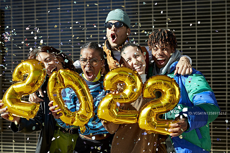 对新年到来的兴奋图片素材