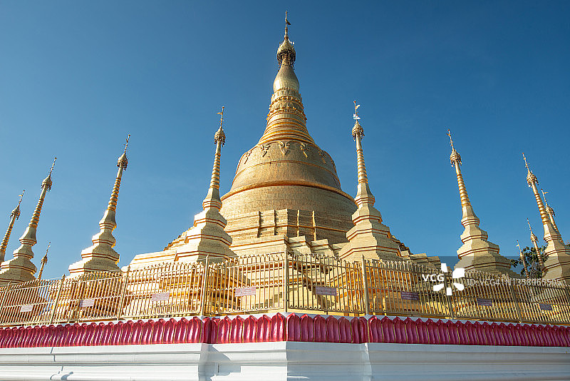 缅甸大其力大金塔的壮丽景色图片素材