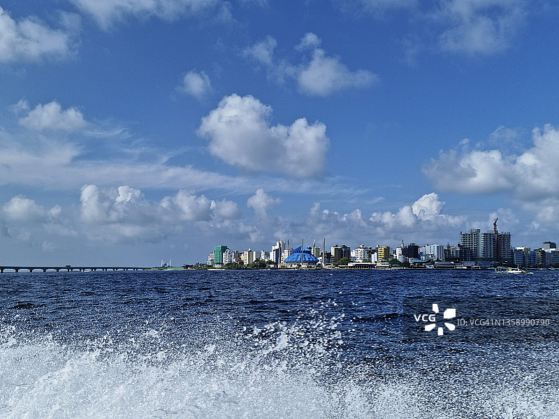 马尔代夫马累和胡鲁马累之间的中马友谊大桥风光图片素材