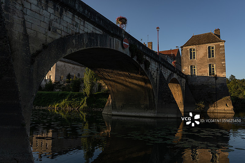 凡尔登小杜河上的桥梁图片素材