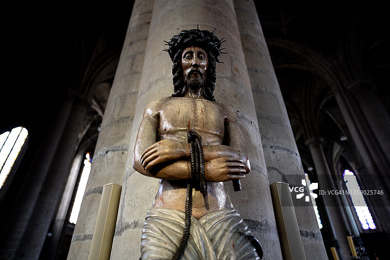 里尔圣莫里斯天主教堂的宗教艺术，法国图片素材