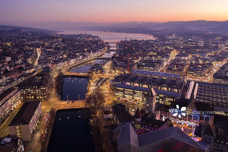 瑞士苏黎世市中心日落时分的鸟瞰图图片素材