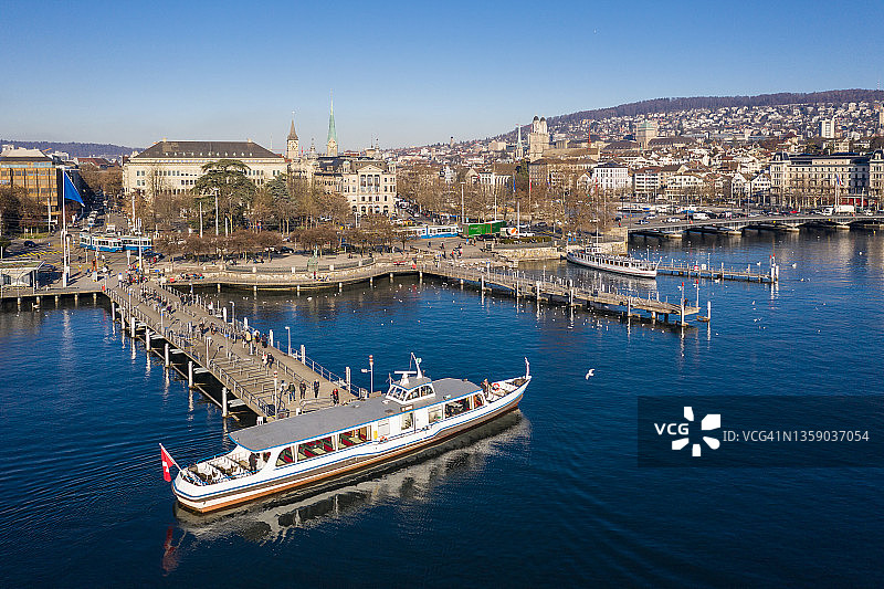 苏黎世吉桑码头停泊船只图片素材