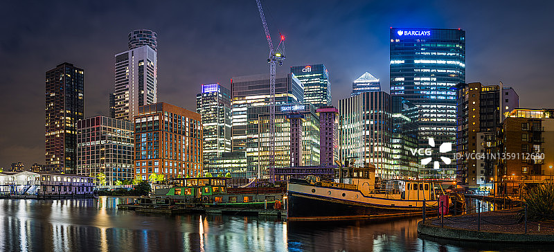 伦敦金丝雀码头金融区夜景图片素材
