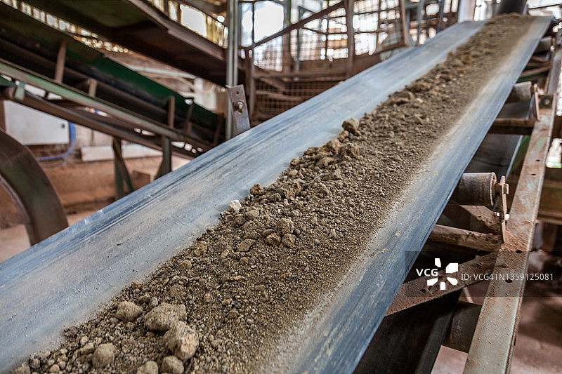 工厂利用污水污泥制造轻集料图片素材