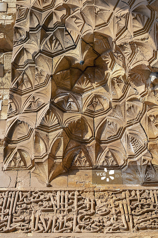 钦奇利耶伊斯兰学校（苏丹伊萨伊斯兰学校，阿尔图克王朝），位于土耳其马尔丁的历史区图片素材