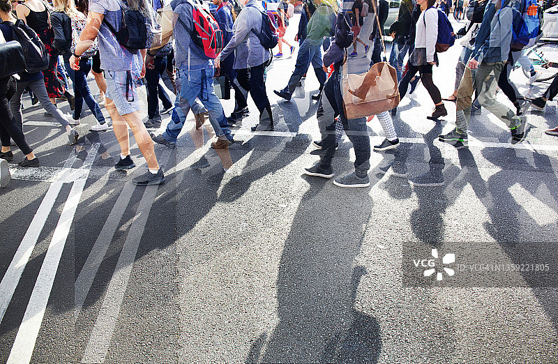 高峰时段行人抽象图片素材