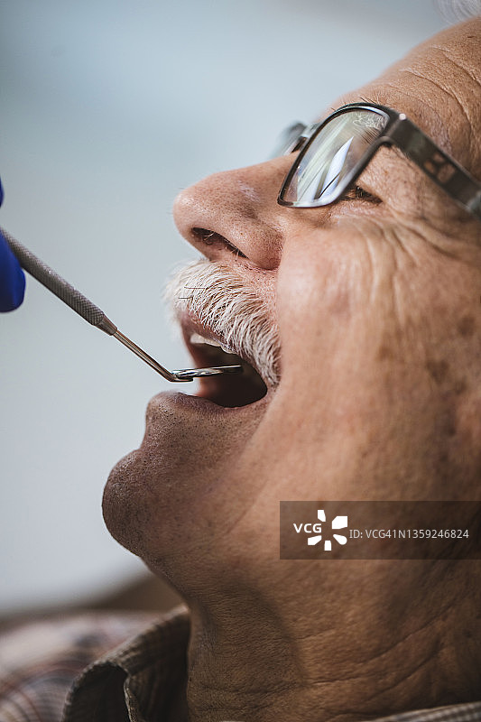 看牙医时保持冷静图片素材