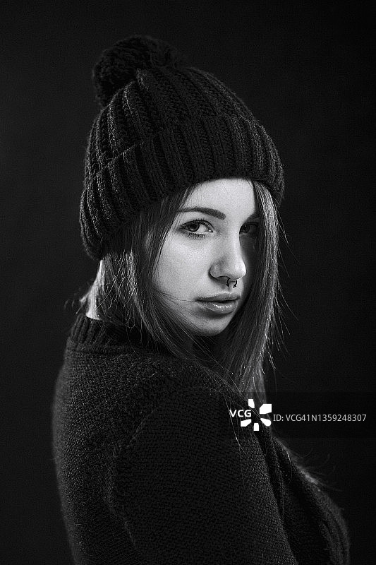 戴着冬季帽子的女孩图片素材