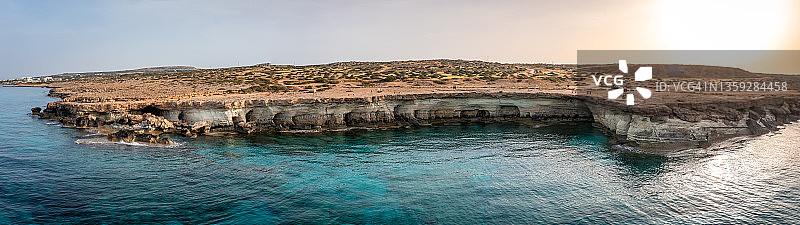 欧洲塞浦路斯阿依纳帕格雷科角海蚀洞全景航拍图片素材