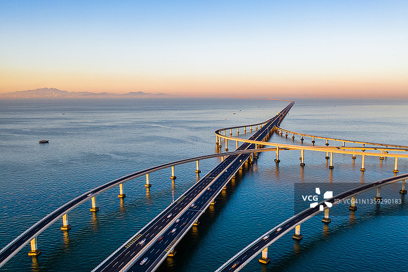 中国山东省青岛市胶州湾大桥图片素材