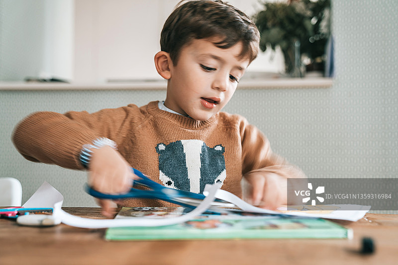 男孩剪纸图片素材