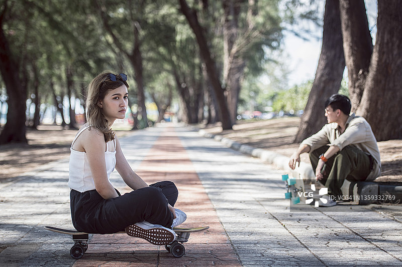 不快乐的年轻情侣图片素材