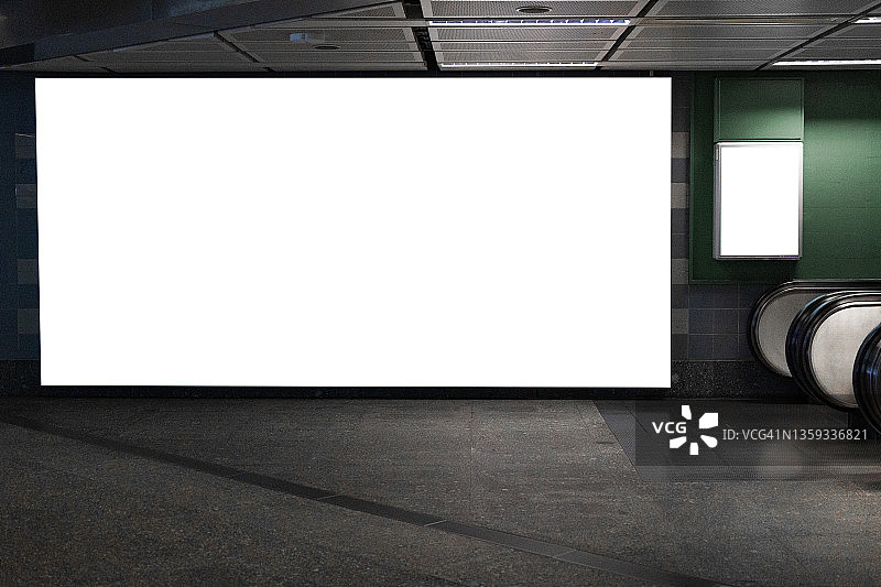 地铁站的空白广告牌图片素材