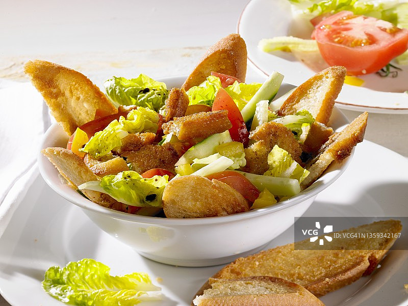 配香醋的面包沙拉图片素材