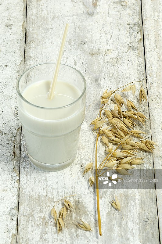 一杯燕麦奶图片素材