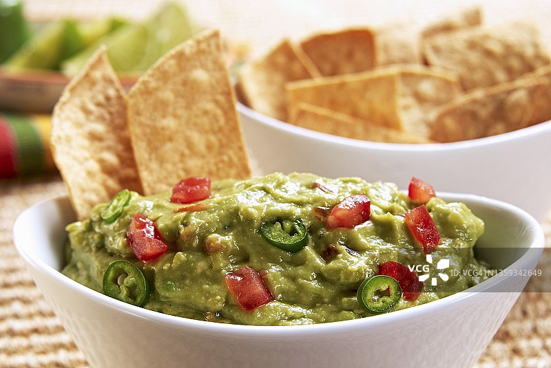 鳄梨酱配薯条碗图片素材