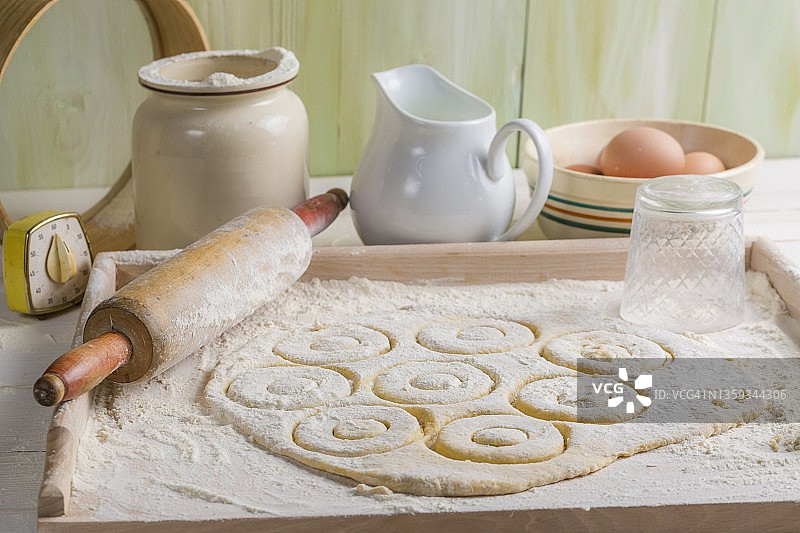 自制甜甜圈面团图片素材