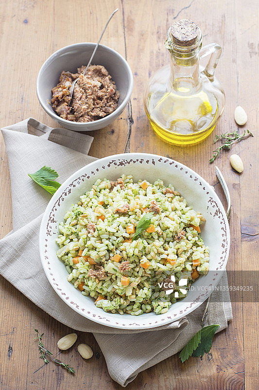 香蒜蔬菜沙拉饭图片素材